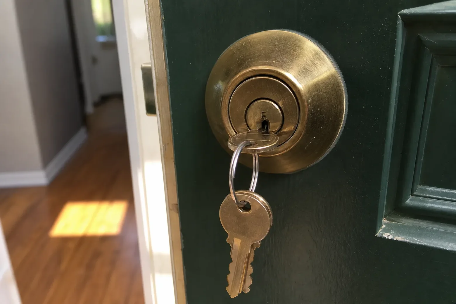 Euro cylinder lock and new keys during a rekey