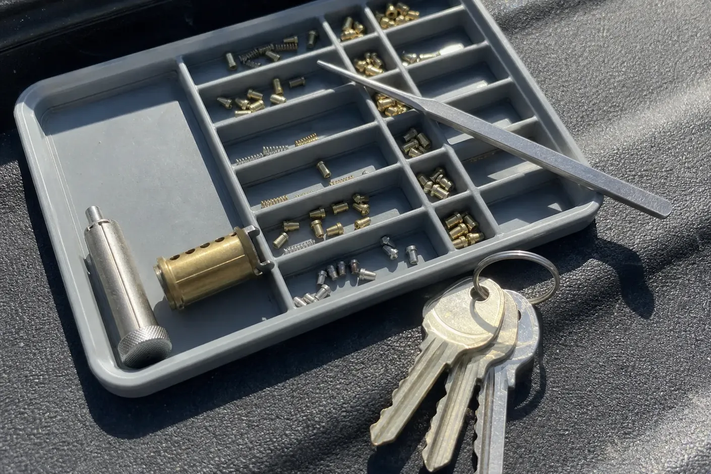 Pinning tray and new keys for a master key system